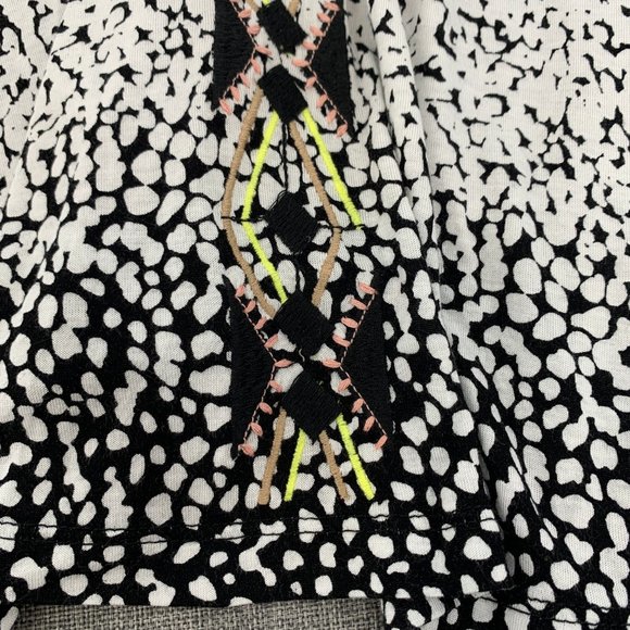 Jessica Simpson Soft Flowy Tank Top Black White Leopard Scoop Neck Viscose Small - Picture 10 of 12